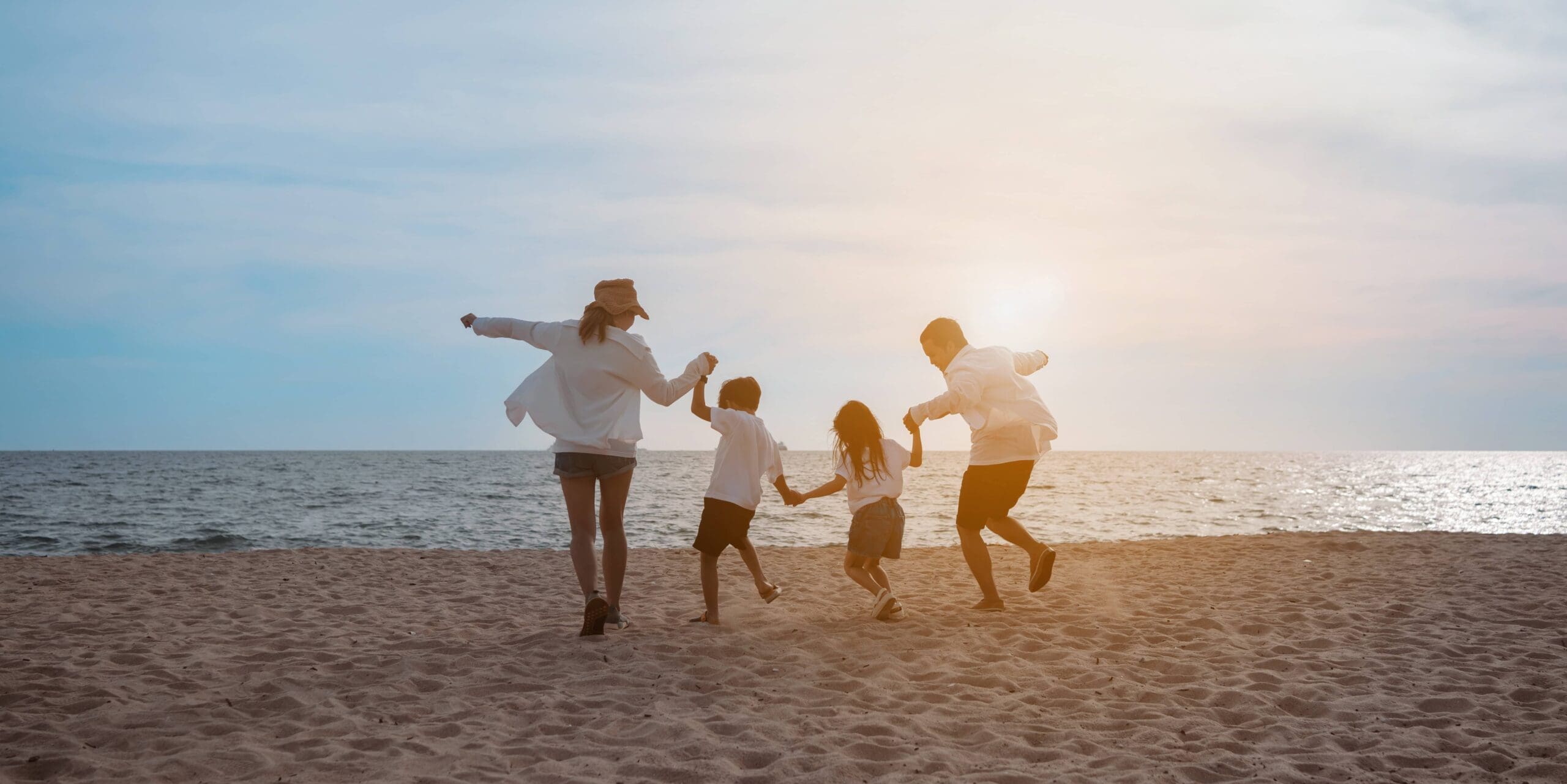 proteccion solar para la familiar en un viaje a la playa